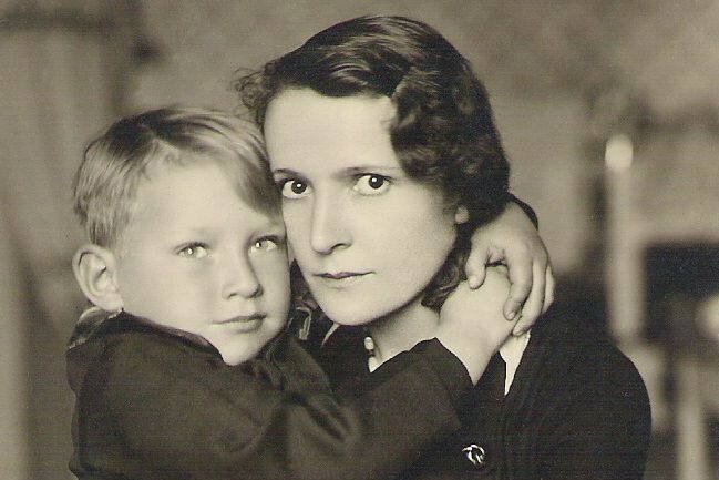 Jan Jasicki z mamą Janiną, Bydgoszcz, 1933 r.